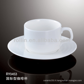 Tasse de café et soucoupes de style international en porcelaine durable et saine